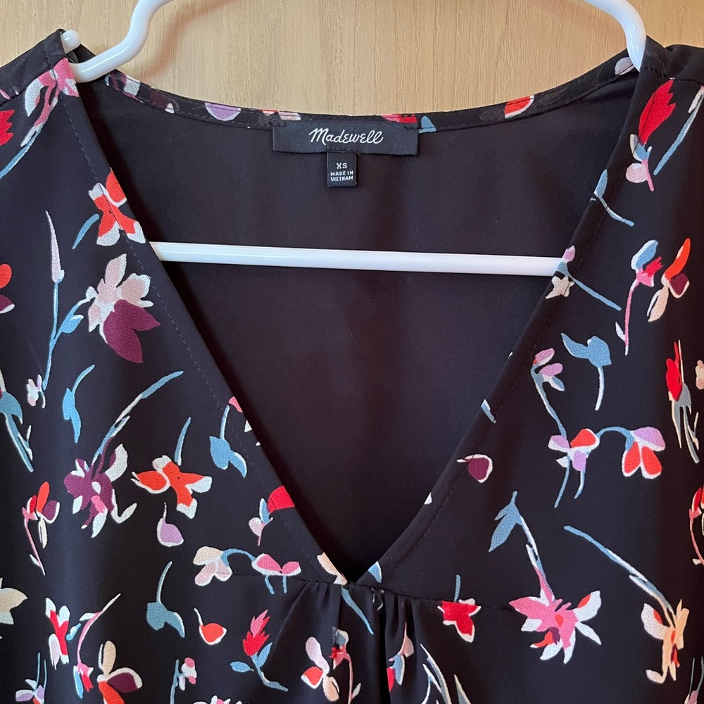 Madewell Shirred-Sleeve V-Neck Top in Drifting Flowers - Picture 7 of 8